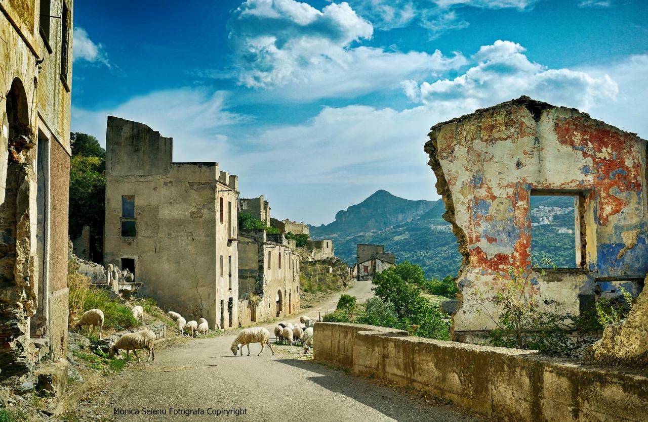 Hotel Funtana Ena Bari Sardo Bagian luar foto