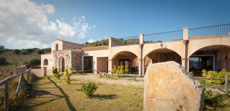 Hotel Funtana Ena Bari Sardo Bagian luar foto